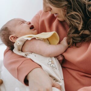 liknologio-infant massage colic 5